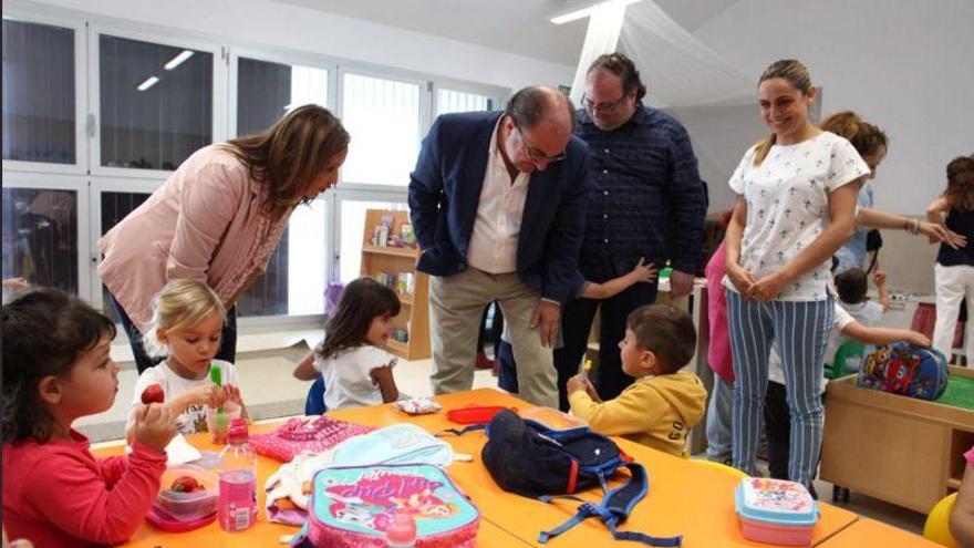 Lambán inaugura el colegio que pone fin al éxodo del alumnado de Arcosur