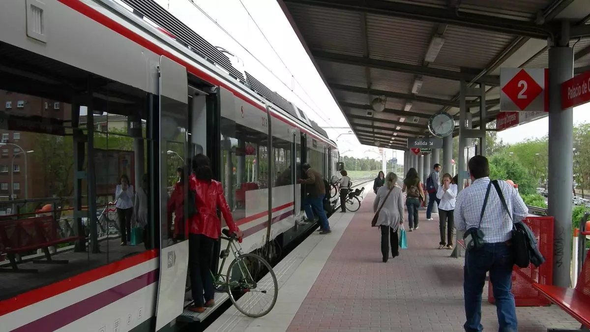 El Gobierno renueva las ayudas al transporte con abonos gratis para menores de 15 años y un billete único de Cercanías