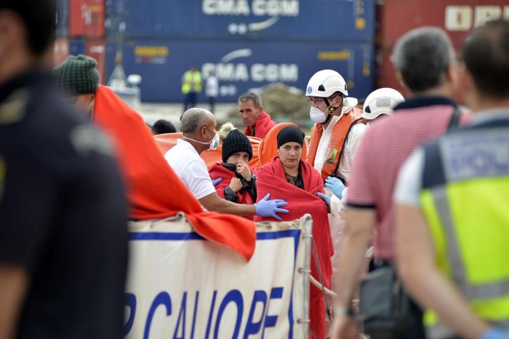 Localizan cuatro pateras con 39 personas frente a la costa de Cartagena