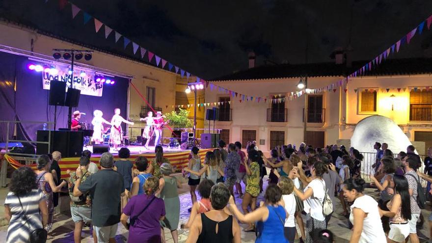 El festival valencià de ball folk més antic es reivindica davant les adversitats