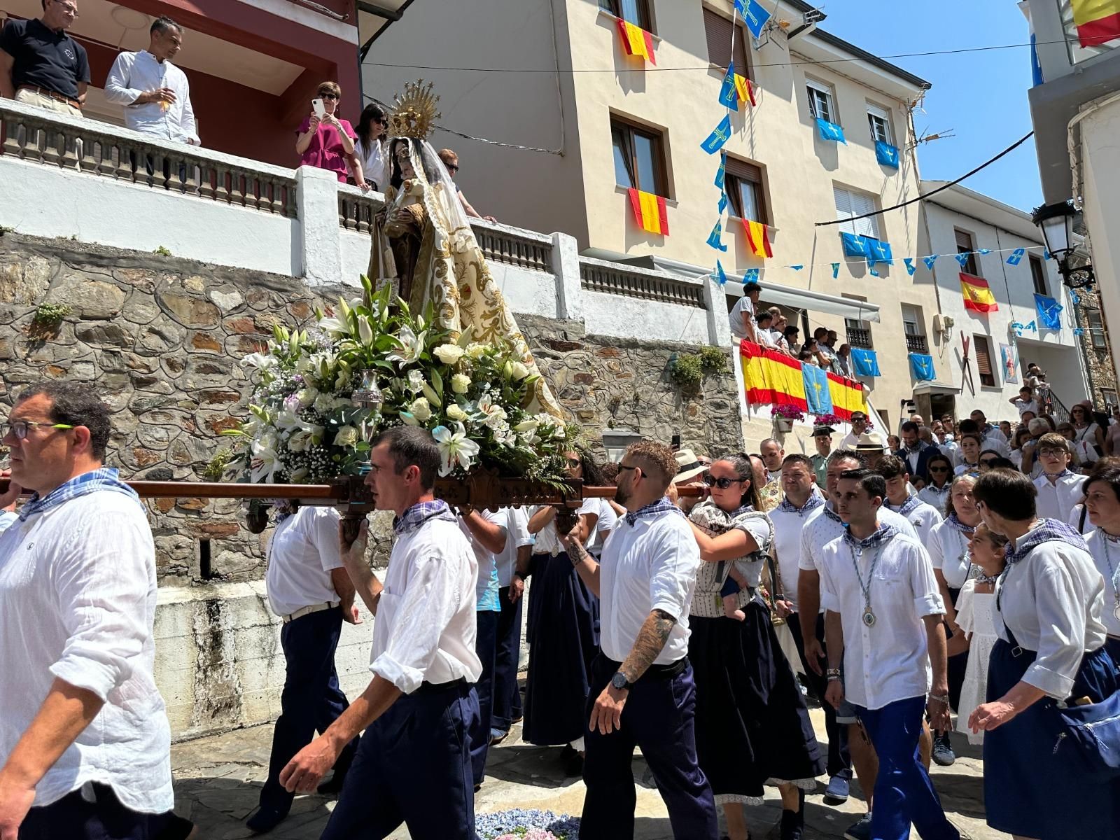 EN IMÁGENES: La procesión de la virgen del Carmen en Tapia de Casariego