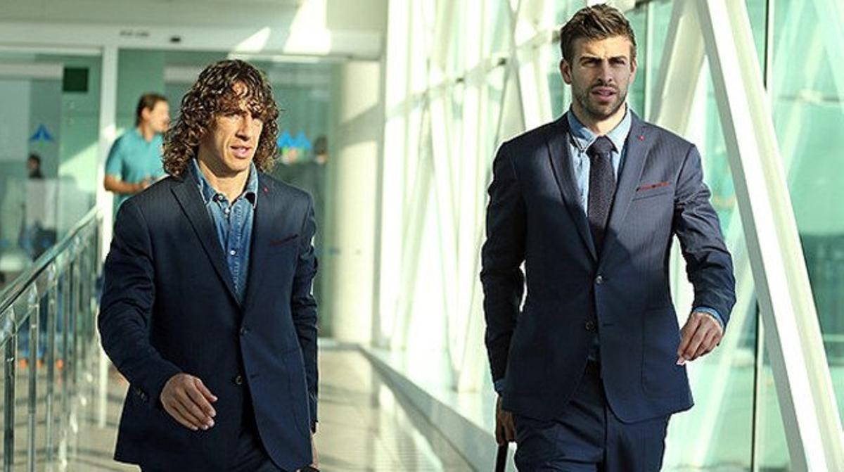 Carles Puyol i Gerard Piqué, al Prat rumb a Milà. Carles Puyol i Gerard Piqué, al Prat rumb a Milà.