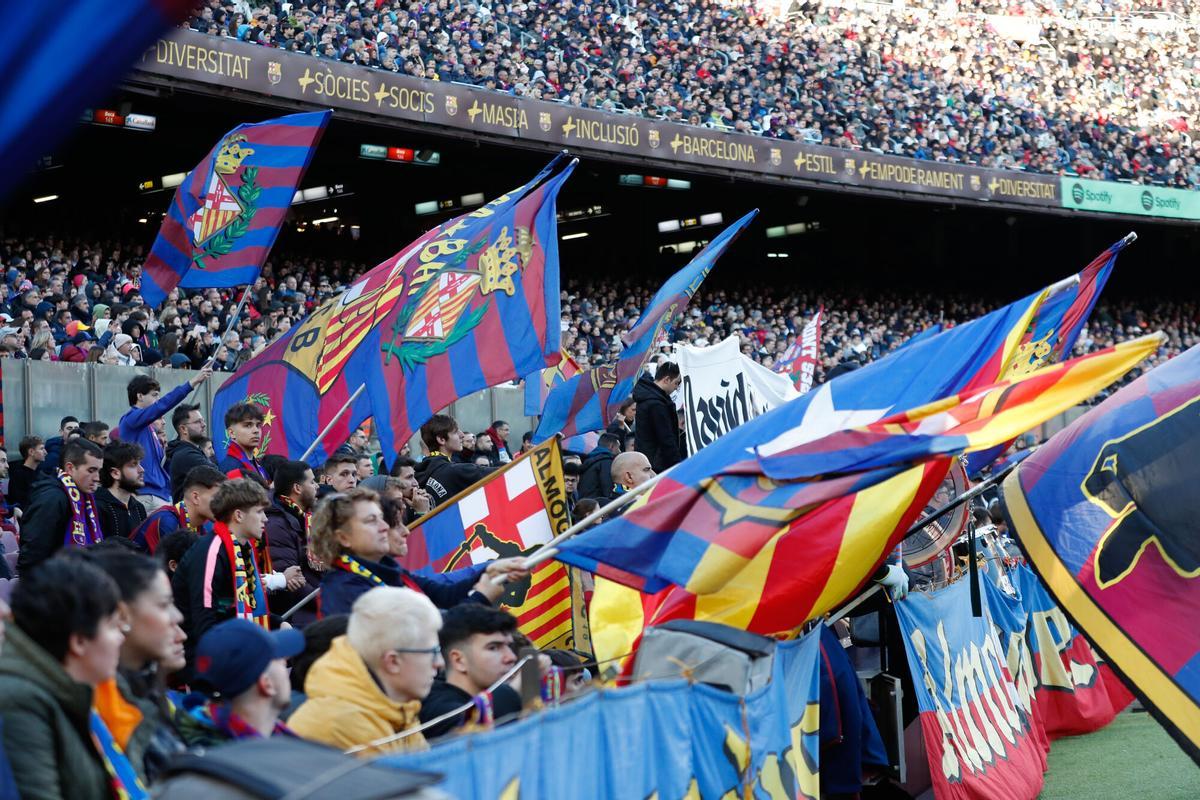 Banderas del Barça en Montjuïc