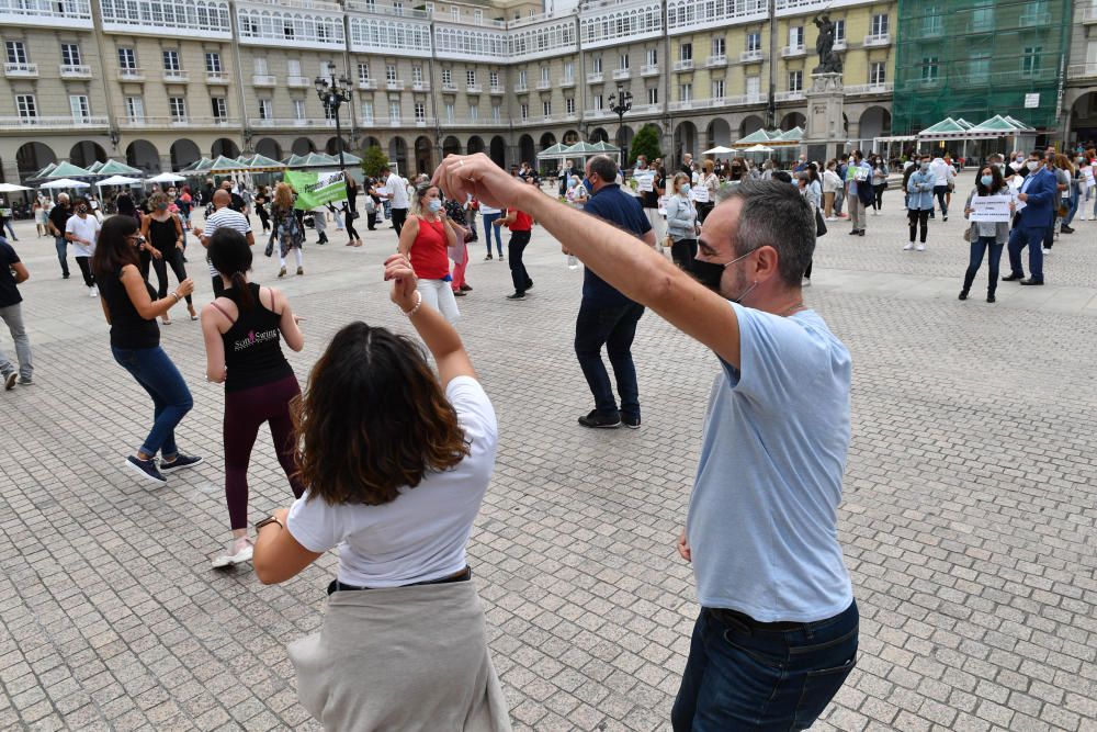 Manifestación con baile de las escuelas de danza