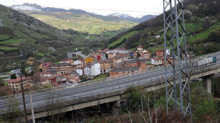 Transportes insonorizará la autopista a su paso por Campomanes, en Lena