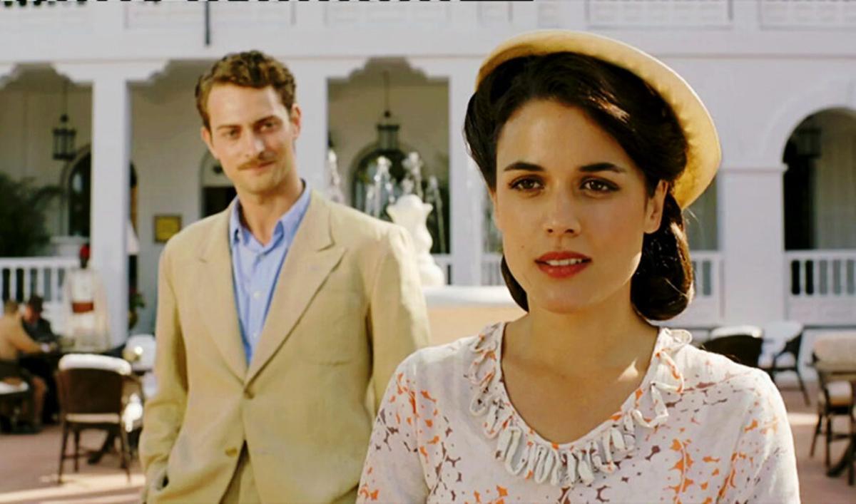 Fotograma de la serie 'El tiempo entre costuras', basada en el libro de María Dueñas.