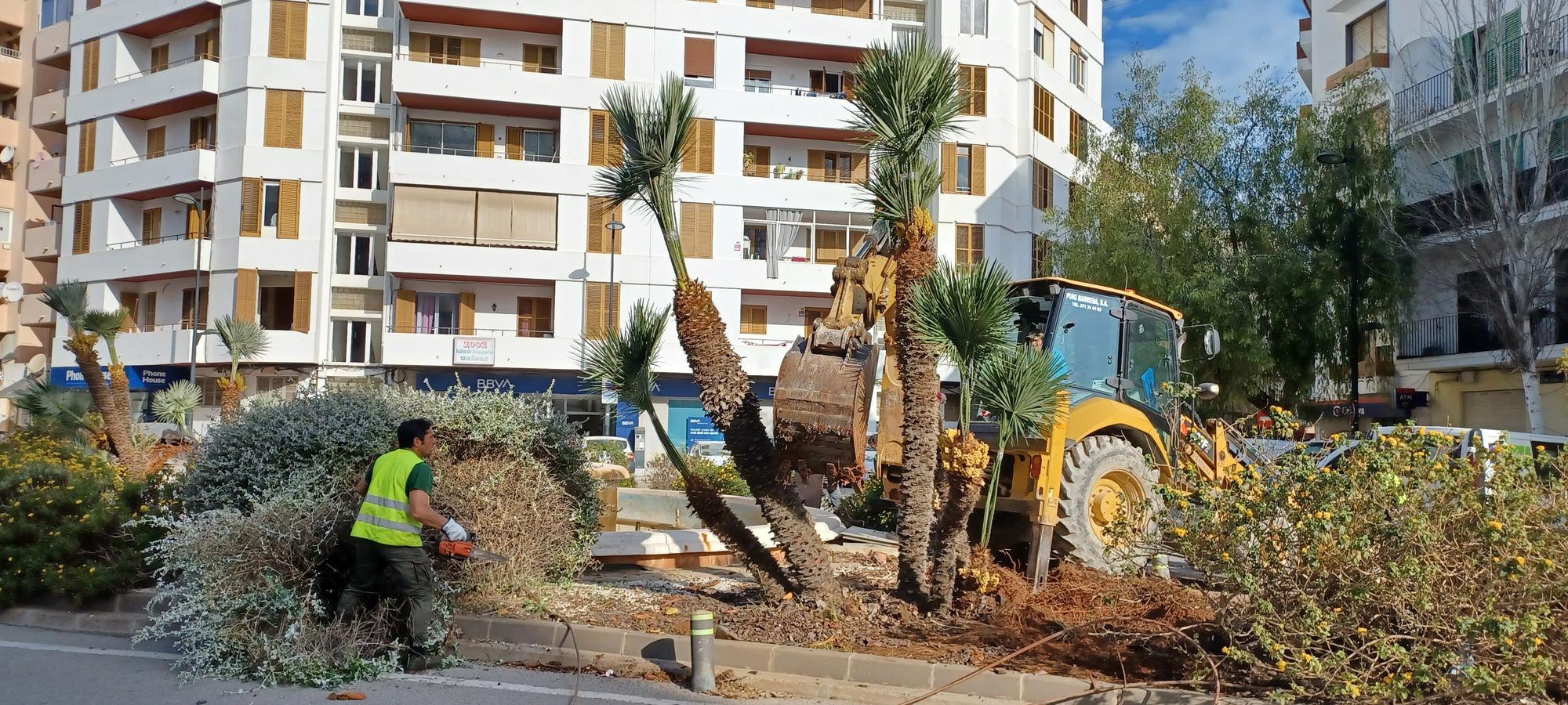 Comienza la demolición de la fuente de Isidor Macabich en Ibiza