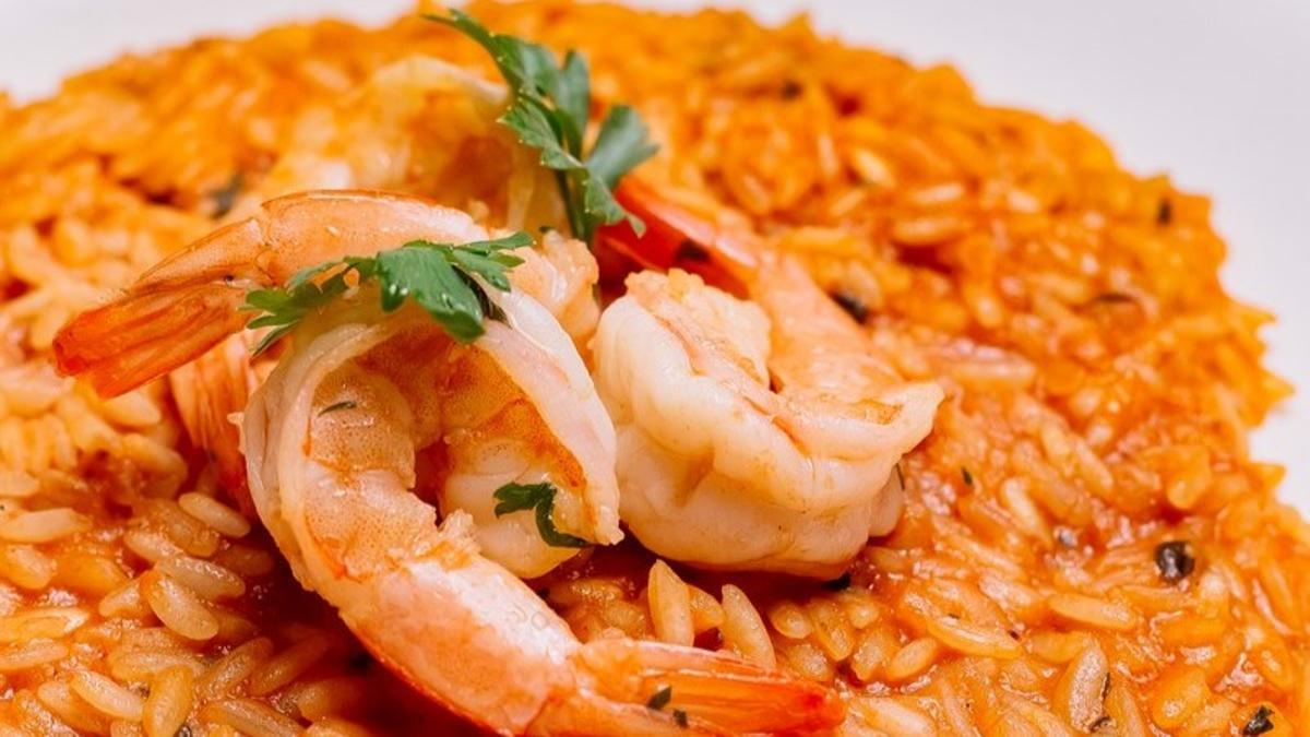 Arroz con langostinos (Feria del Guiso Marinero).