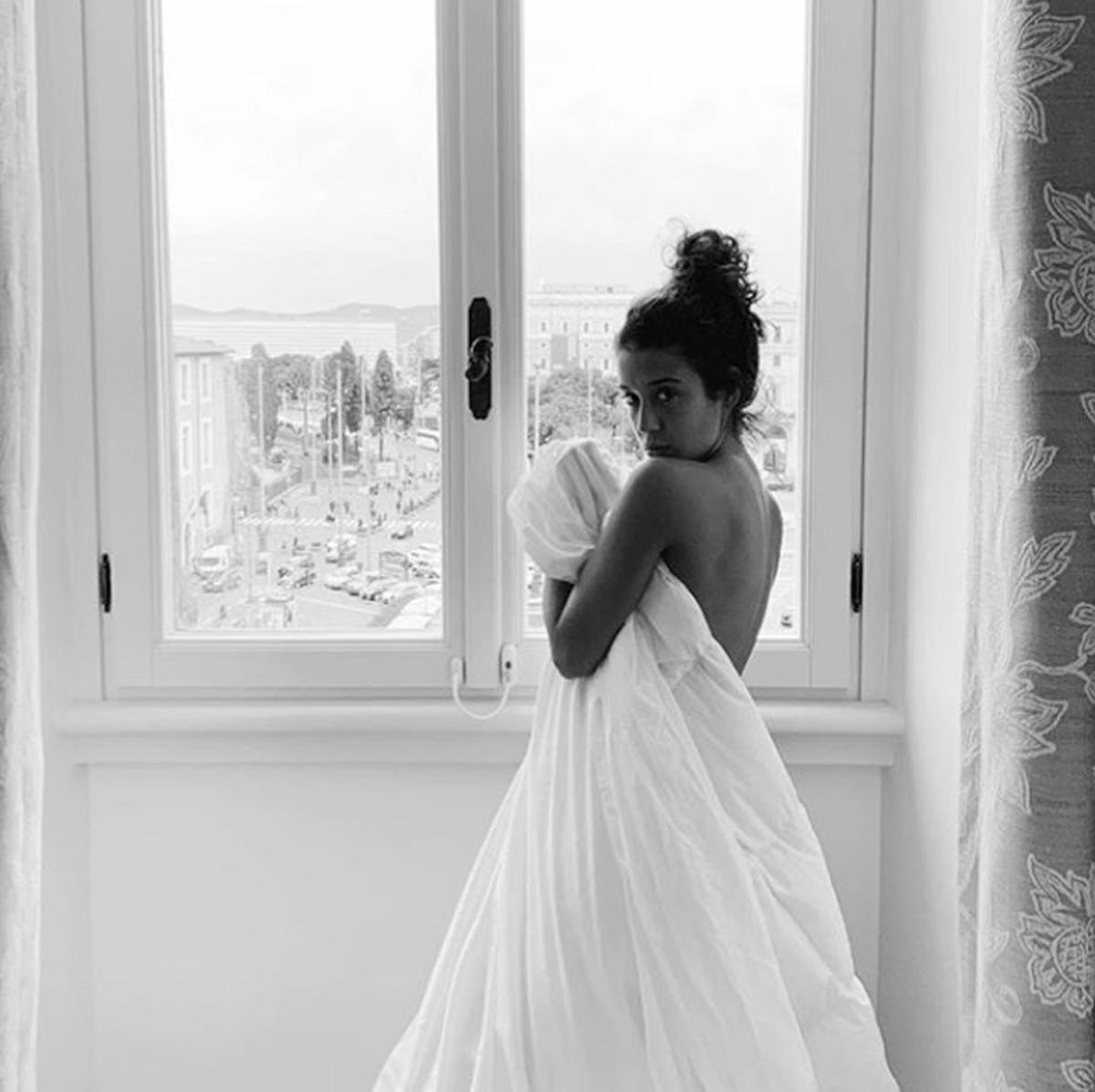 María Pedraza desnuda en la ventana María Pedraza desnuda en la ventana