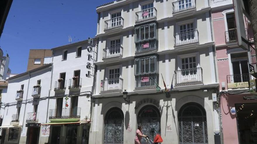 Franquicias de ropa, bancos y oficinas se interesan por el hotel Las Marinas de Cáceres