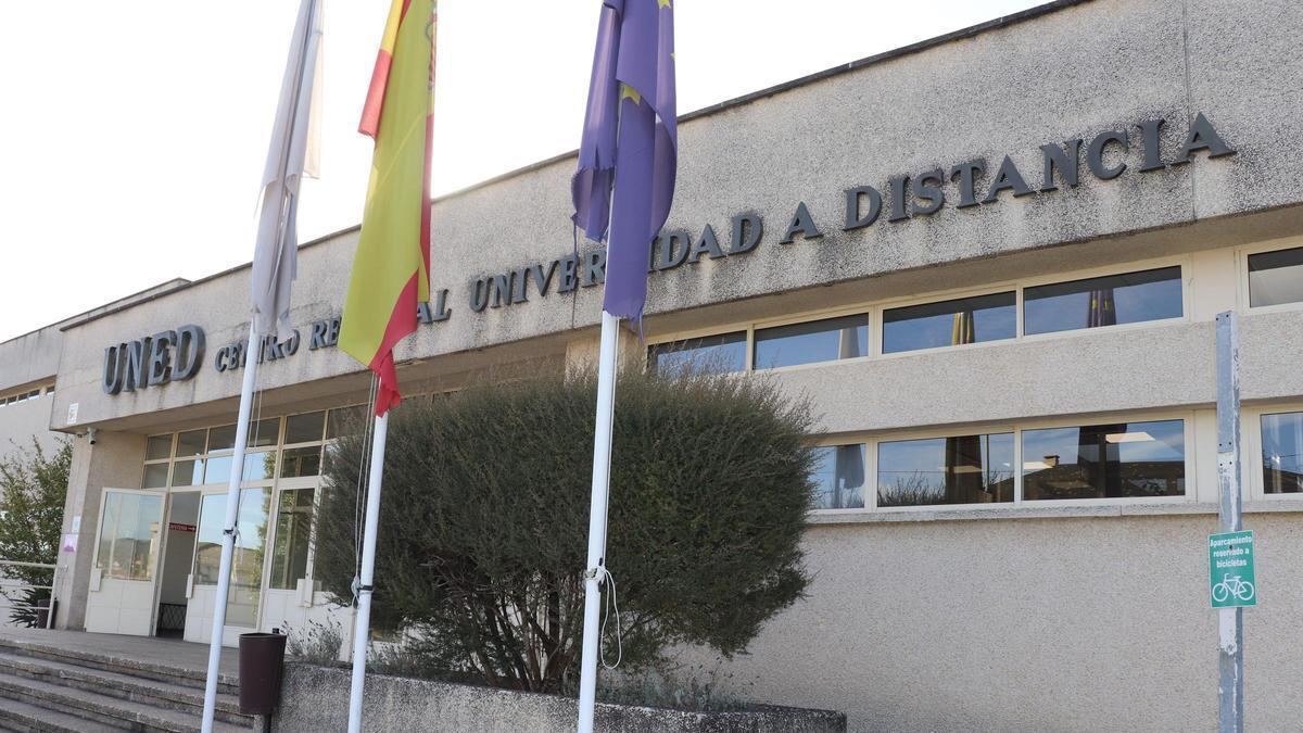 La UNED.