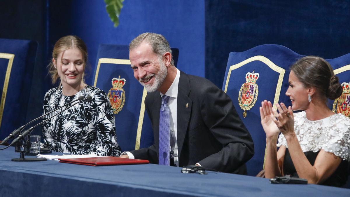 La princesa Leonor de Borbón, el Rey Felipe VI y la reina Letizia