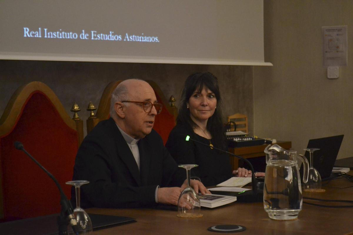 Lourdes Álvarez y Juan José Tuñón, durante la presentación en el RIDEA.