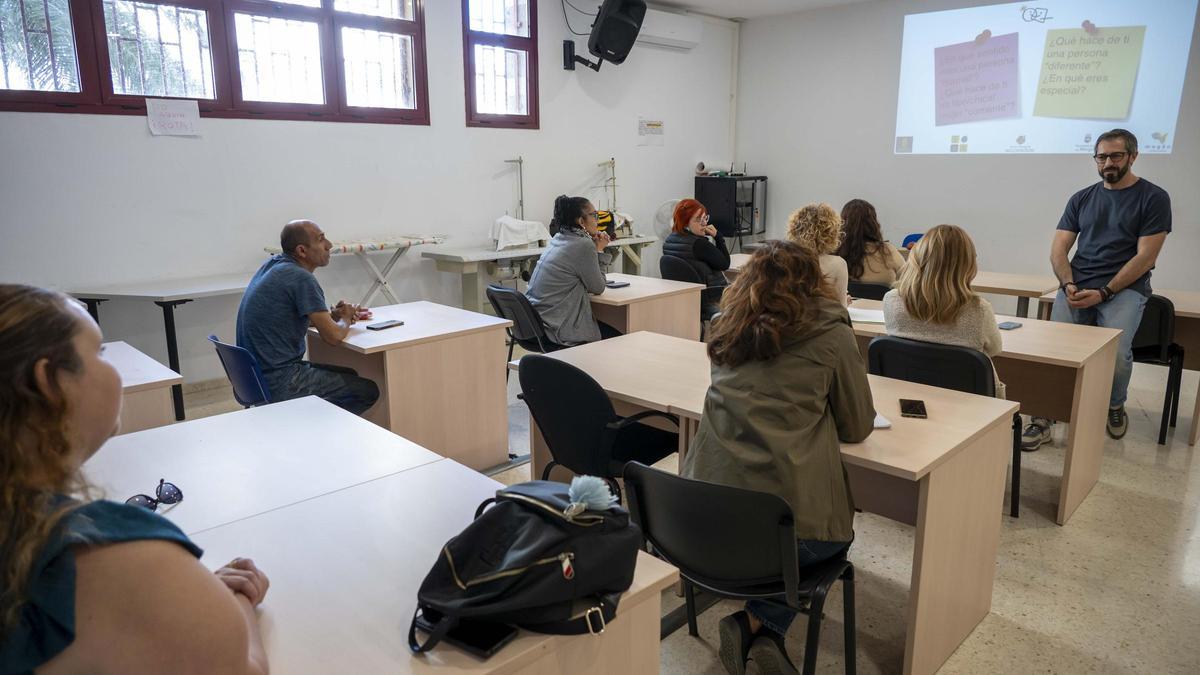 Taller a cargo de Iván Franco en el edificio de Servicios Sociales de Mogán.