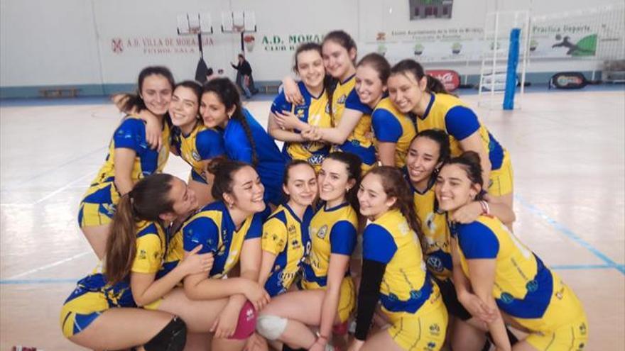 El sénior femenino del Licenciados Reunidos y los juveniles del AD Cáceres, campeones regionales