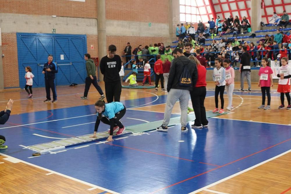 Jugando al atletismo en Alcantarilla