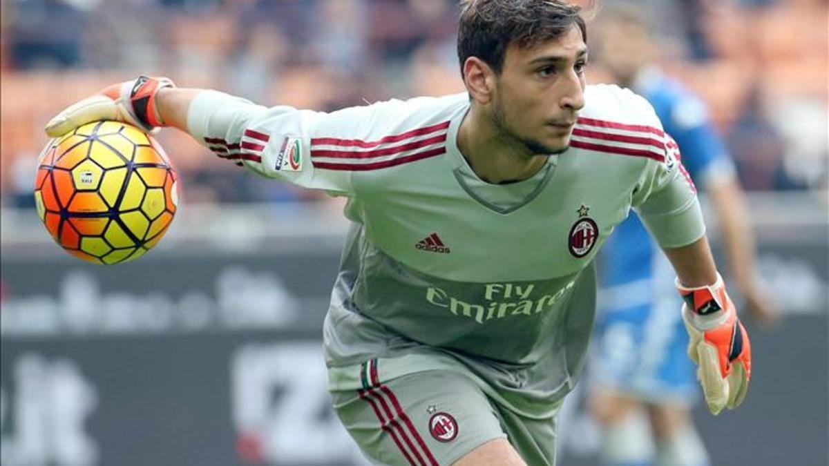 Donnarumma, de 17 años, fue convocado para la selección absoluta italiana