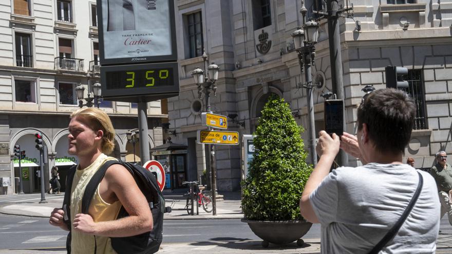 Sanidad planteará a las comunidades adelantar plan contra calor al 15 de mayo.