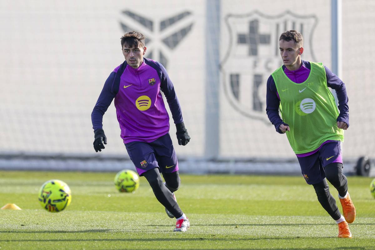Pedri y Casadó, en el entrenamiento de este viernes.
