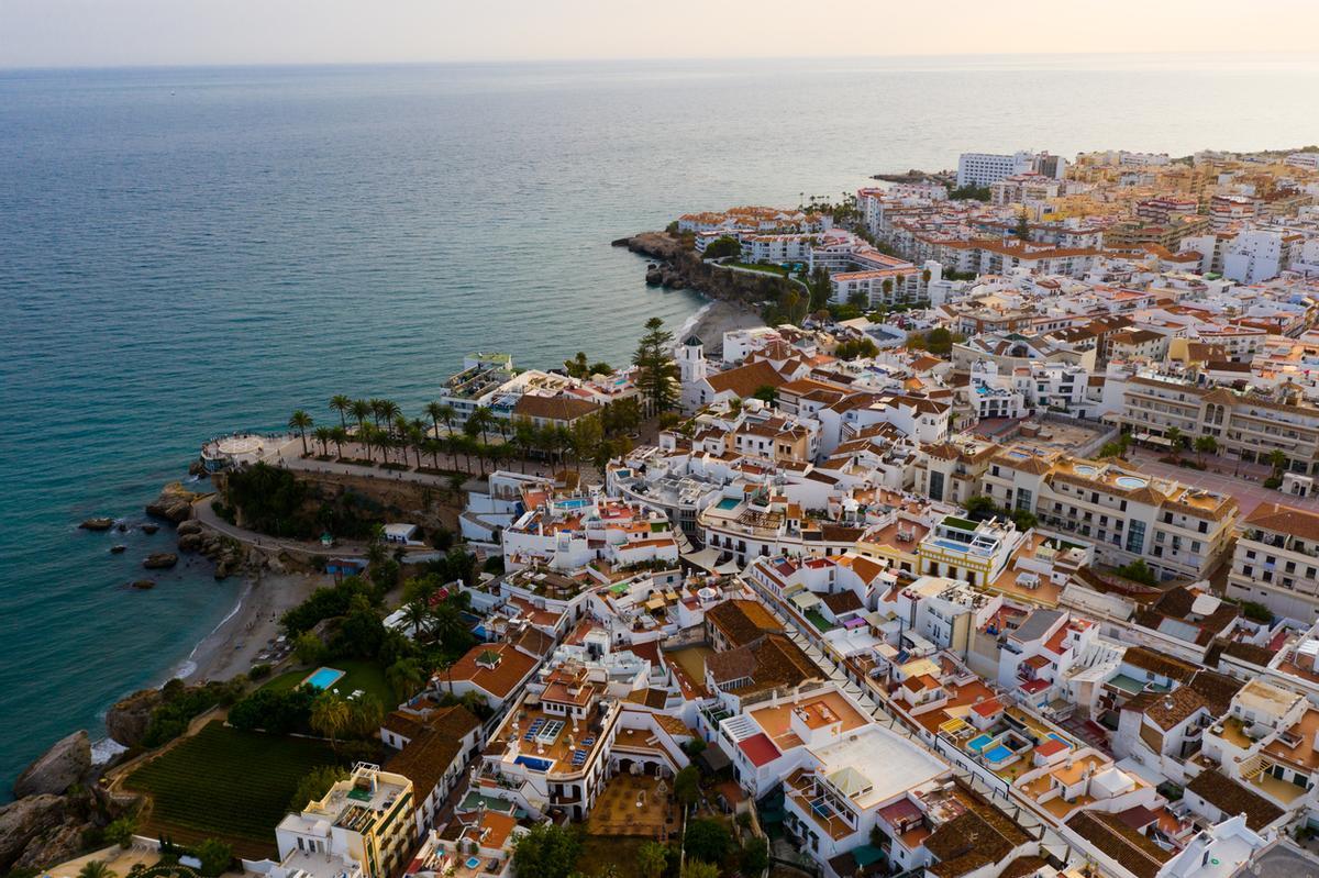La Costa del Sol, un paraíso de pueblos preciosos junto al mar como Nerja.