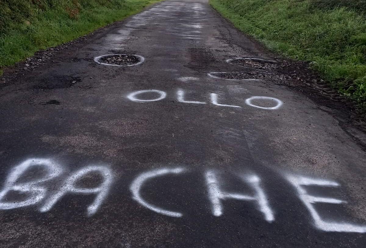 Fochancas 'sinalizadas' para advertir aos condutores na estrada Agranzón - Senande.