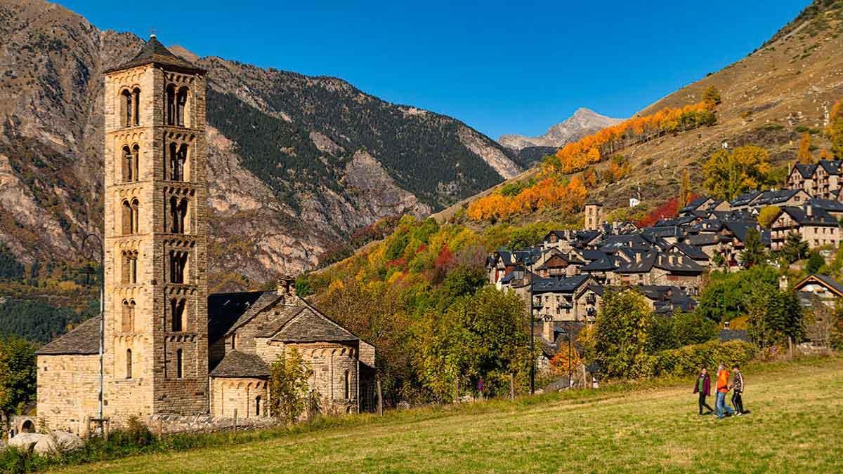 La iglesia de Sant Climent de Taüll, localidad que aspira al galardón Poble Cultural de lAny en el marco delos Premis Català de lAny.