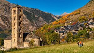 La iglesia de Sant Climent de Taüll, localidad que aspira al galardón Poble Cultural de lAny en el marco delos Premis Català de lAny.