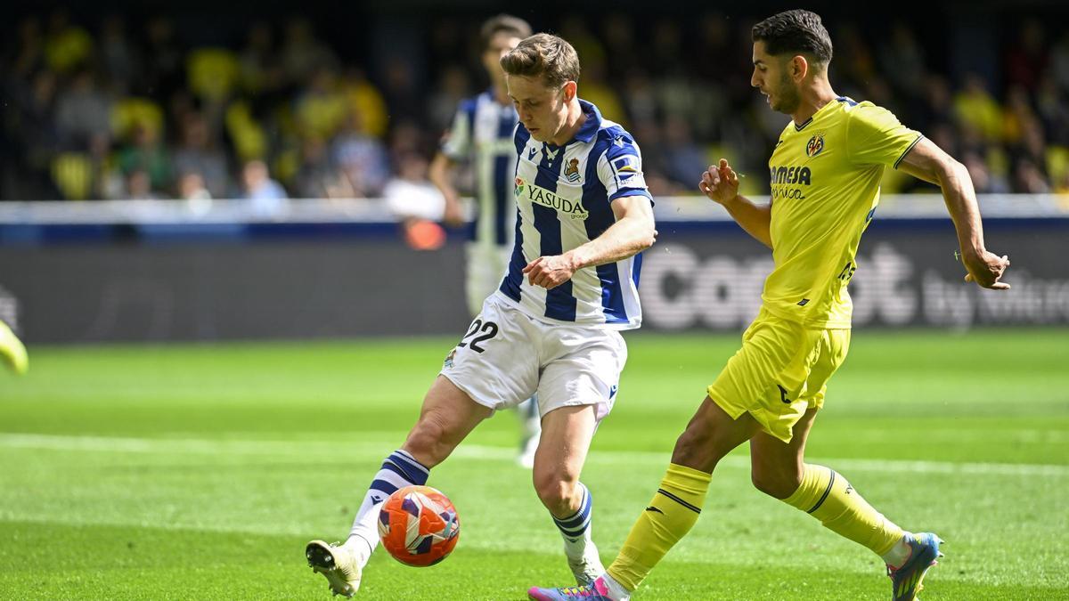 Los regalos defensivos y el VAR frenan al Villarreal ante la Real Sociedad.