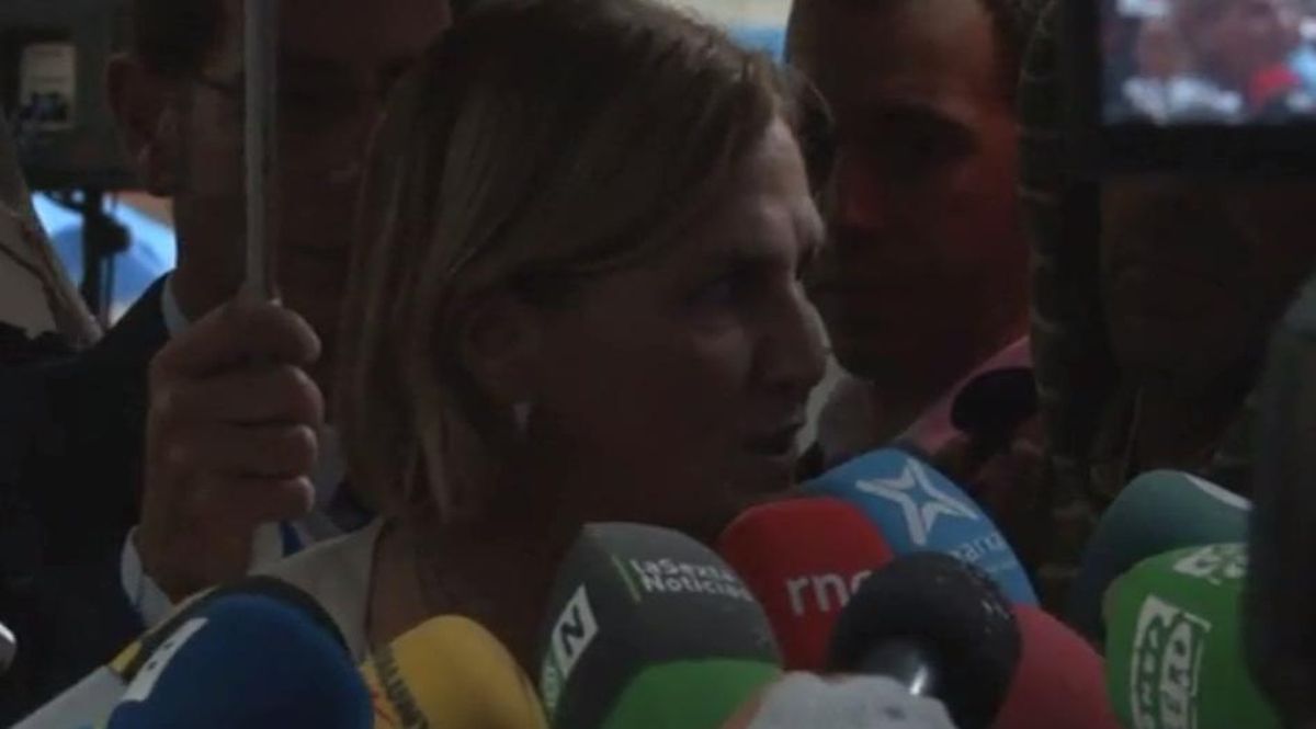 La presidenta del Parlament, Núria de Gispert, diu que la pluja no serà un problema per a la Via Catalana.