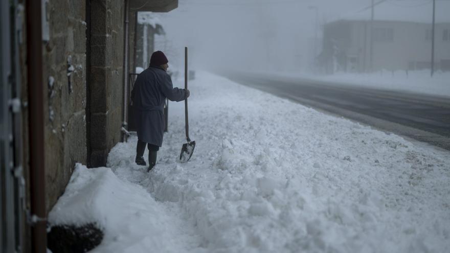 La borrasca amaina pero complicó accesos a Chandrexa, Bande, Montederramo o Viana