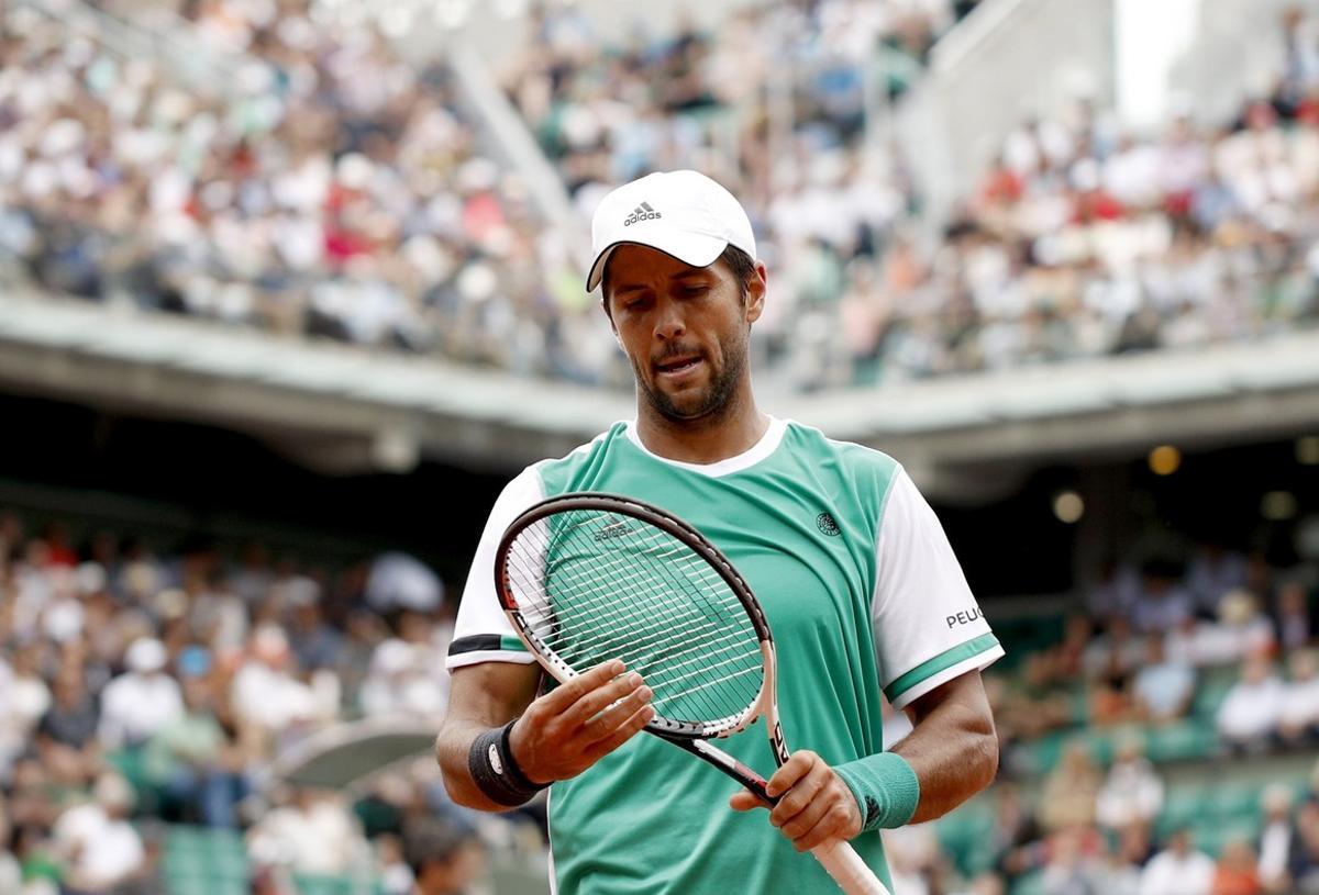 PA50 PARÍS (FRANCIA) 30/05/2017.- El tenista español Fernando Verdasco reacciona ante el alemán Alexander Zverev durante el partido que enfrentó a ambos en la primera ronda del torneo Roland Garros que se celebra en París (Francia) hoy, 30 de mayo de 2017. EFE/Yoan Valat