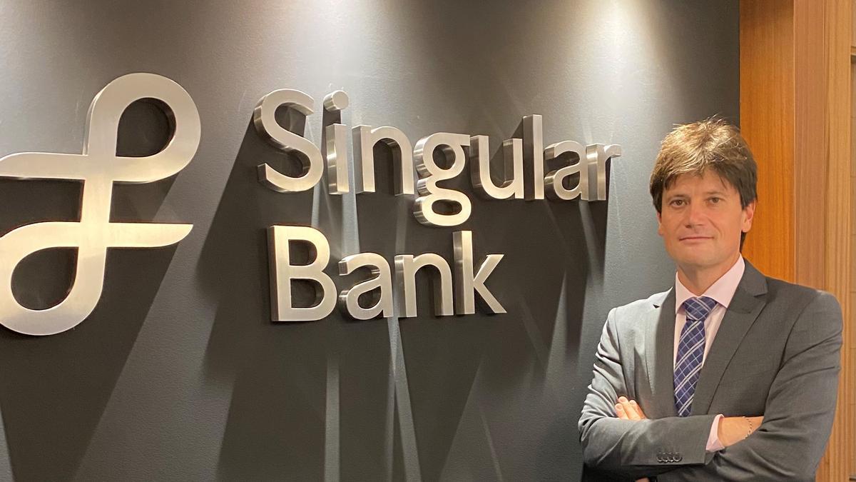 Christian Izquierdo, director para Aragón de Singular Bank, destaca la combinación de tecnología y atención personalizada que hace «singular» a su entidad.