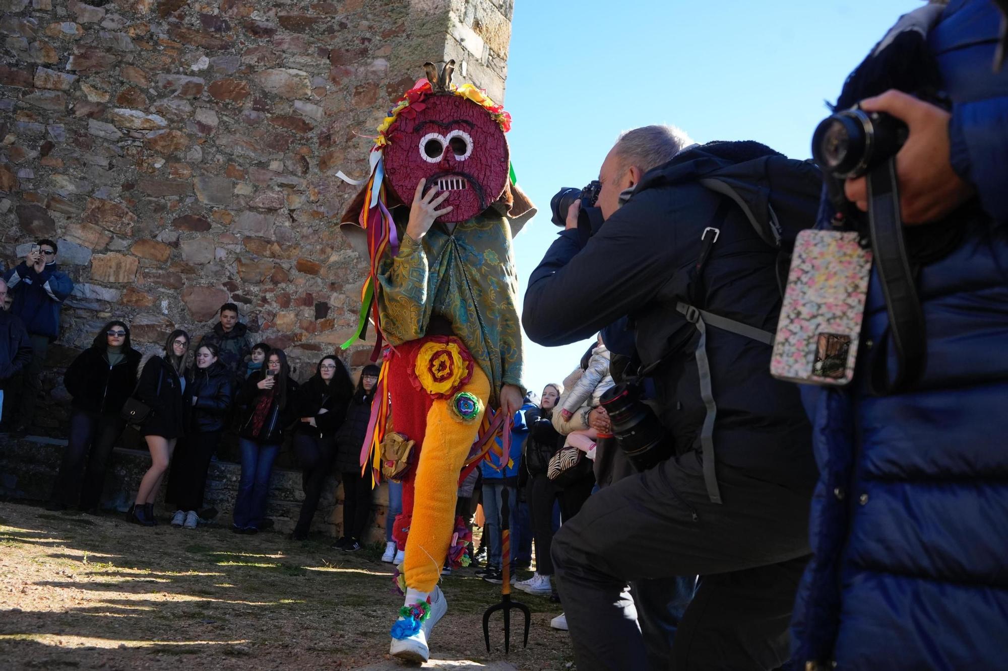 GALERÍA | El Zangarrón de Reyes apuntala la tradición de Montamarta