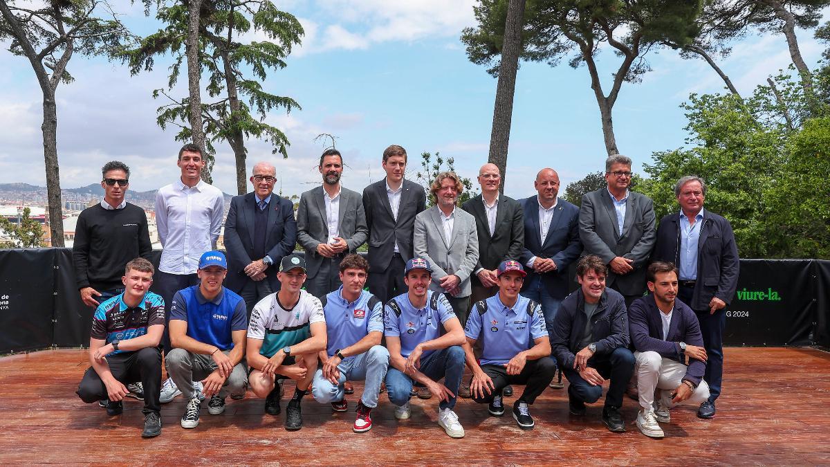 Las autoridades y los pilotos que han asistido a la presentación del GP de Catalunya de Moto GP