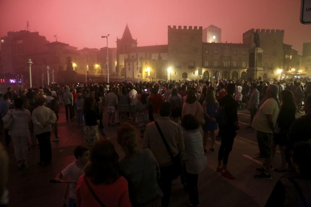 La noche de los fuegos en la Semana Grande de Gijón