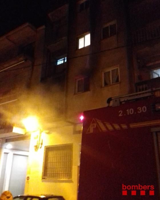 Incendi en un pis de Figueres amb desallotjats