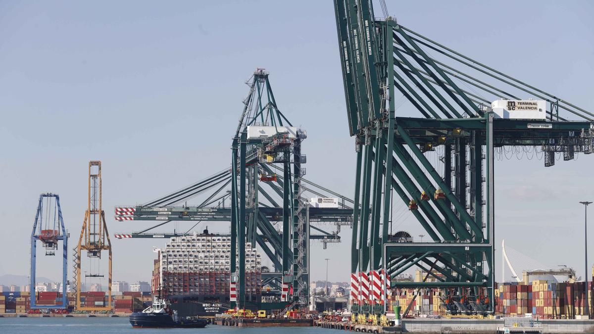 La cocaína confiscada estaba oculta en un contenedor de especias en el puerto de València. Imagen de archivo de las instalaciones portuarias.