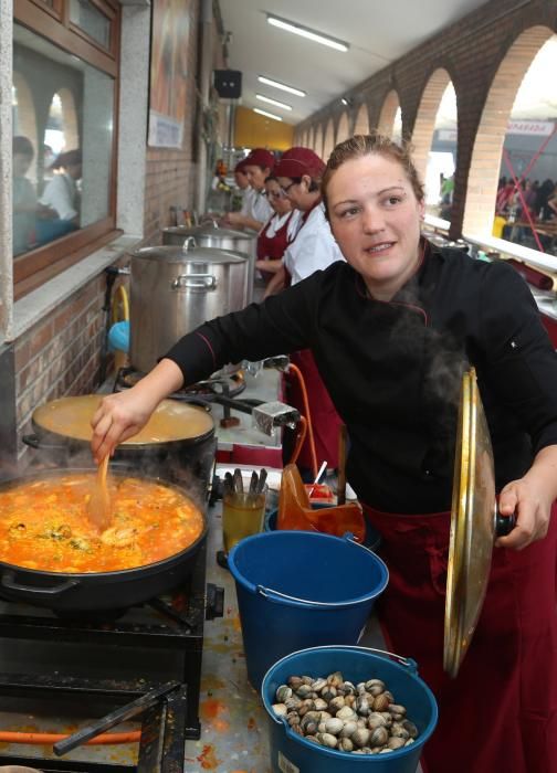 La organización cifra en más de 7.000 raciones vendidas en una jornada de sábado rodeada por el buen ambiente en la fiesta gastronómica. De momento se han facturado más de 60.000 euros y el domingo se