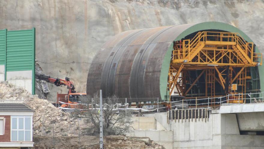 Uno de los túneles de las obras del AVE en la Veba Baja