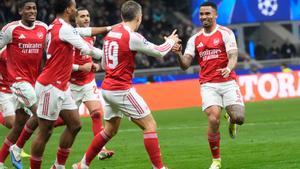 Arsenals Gabriel Jesus, right, celebrates with his teammates after scoring his sides second goal during the Champions League opening phase soccer match between Inter Milan and Arsenal in Milan, Italy, Tuesday, Jan. 20, 2026. (AP Photo/Luca Bruno)