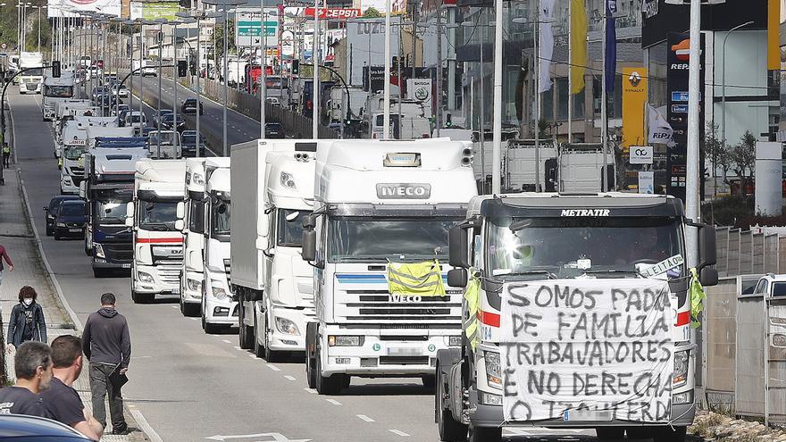 La oferta del Gobierno de 500 millones para bajar el gasóleo no frena el paro del transporte