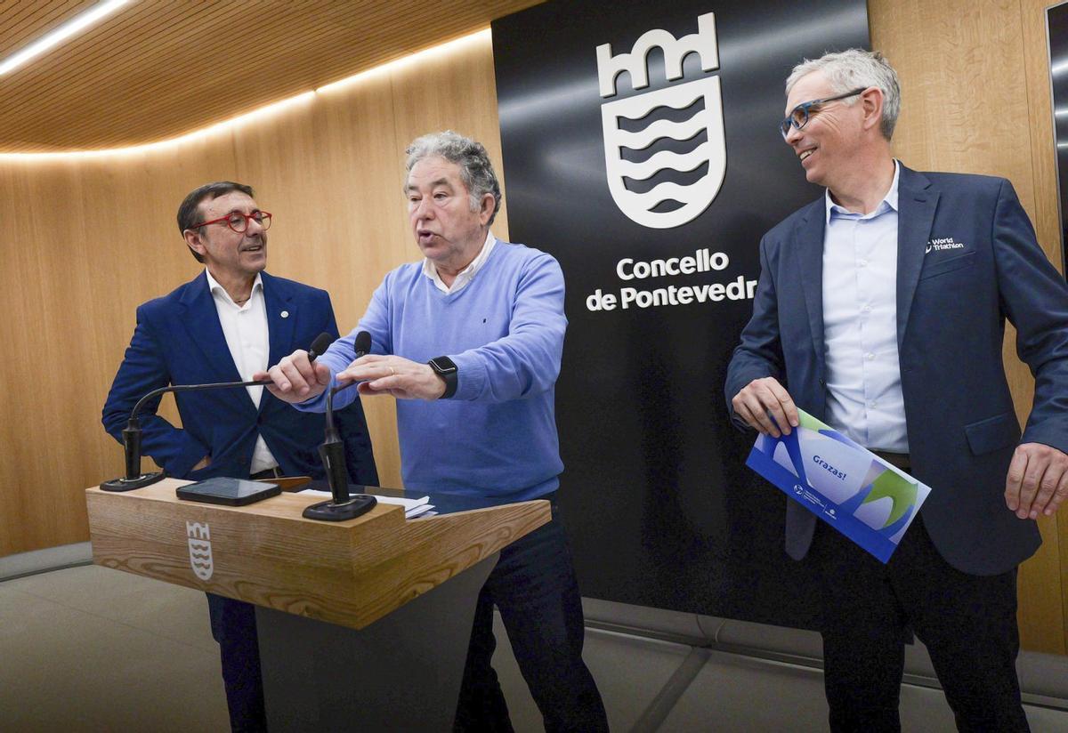 Miguel Anxo Lores, durante la presentación en el Concello. | FDV