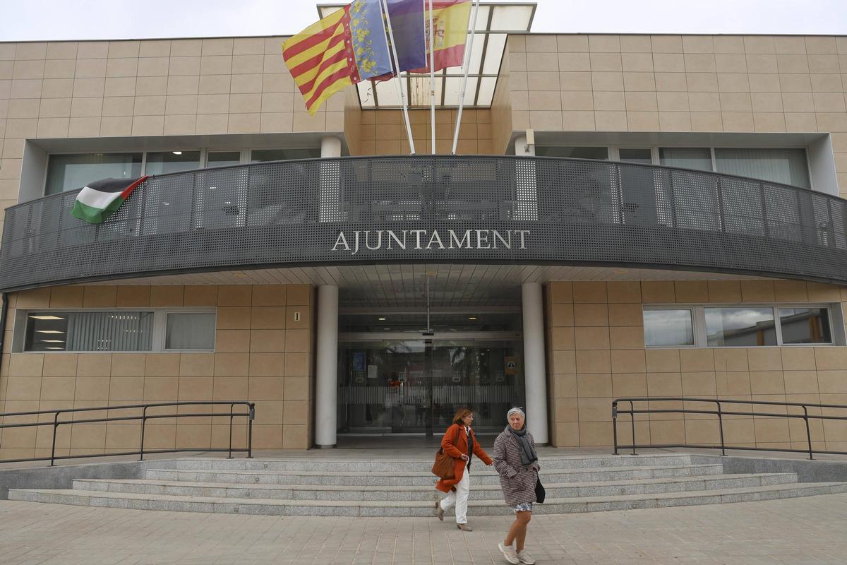 Fachada del Ayuntamiento de Canet d'en Berenguer.