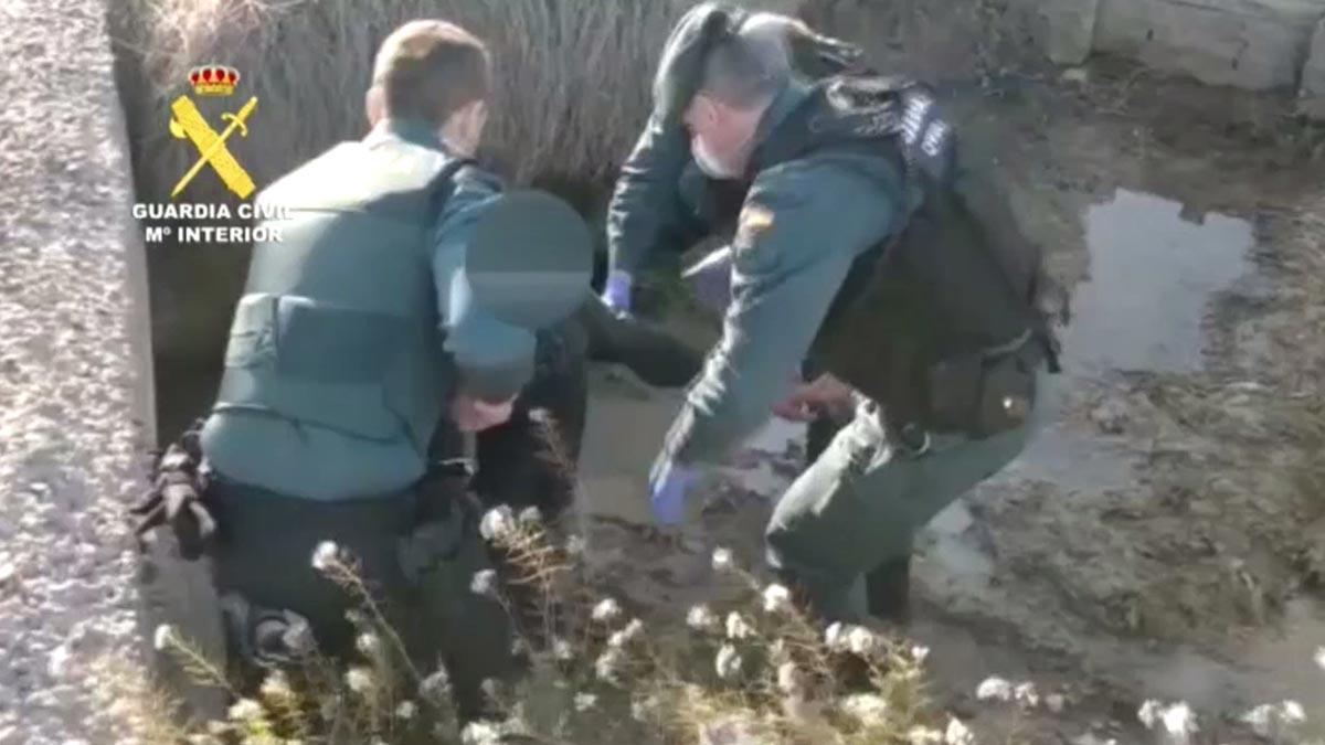 Denunciado un ciclista ebrio tras sufrir una caída mientras burlaba el confinamiento.