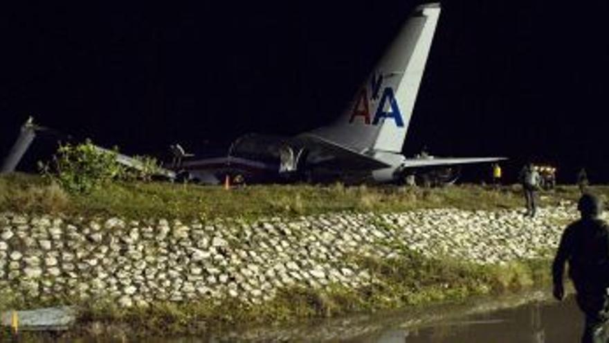 40 heridos al salirse de la pista un avión de American Airlines en Jamaica