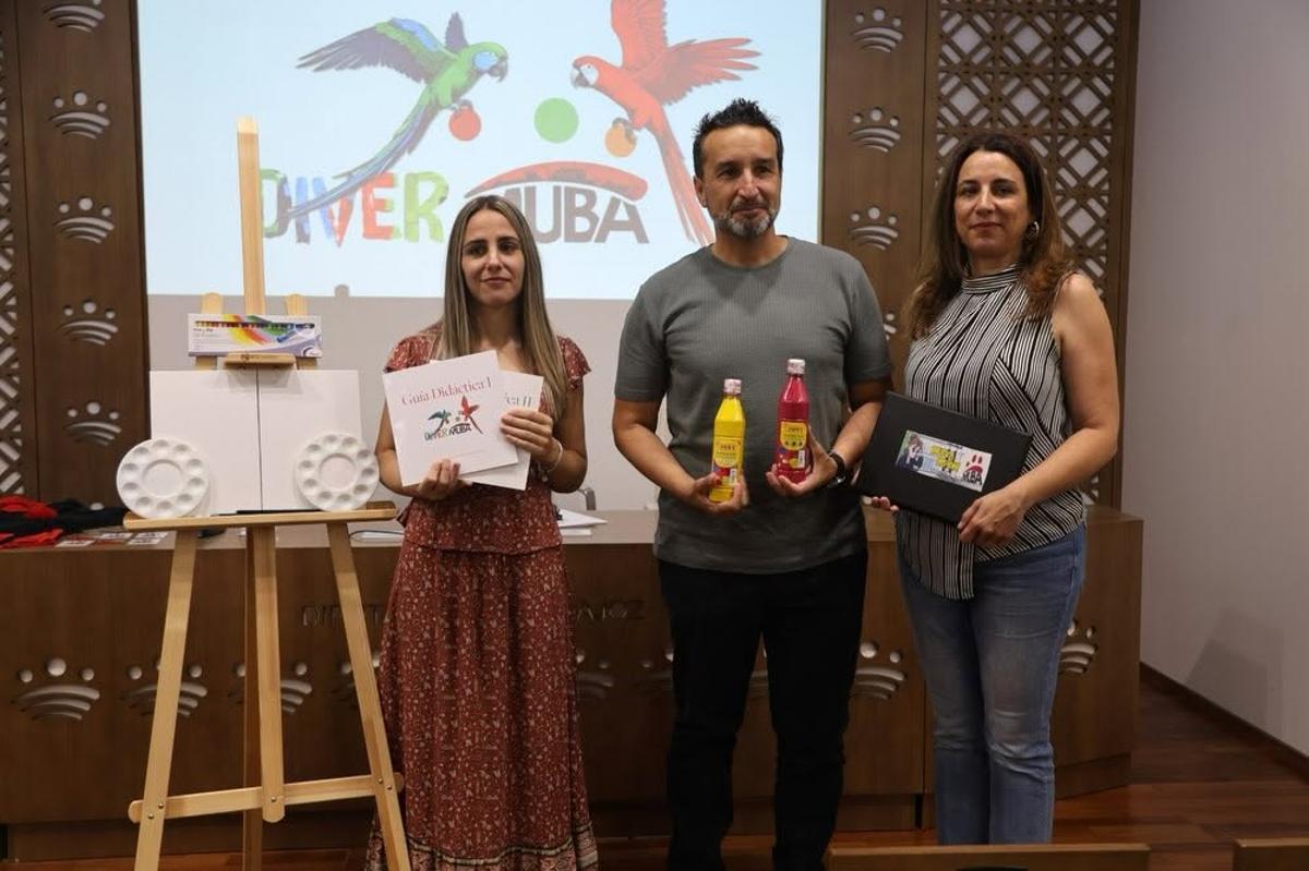 Ricardo Cabezas, Maite Rodríguez e Irene Santiago, durante la presentación del Campamento de verano.