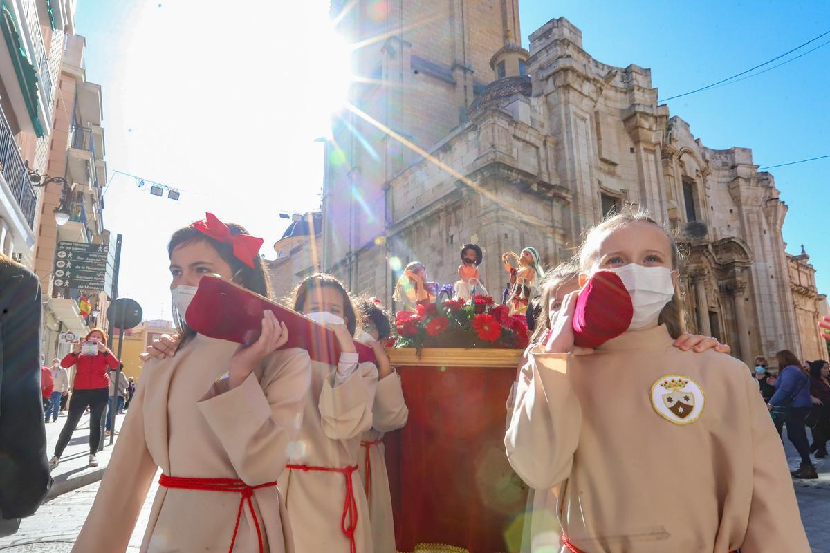 Procesión de los alumnos del colegio Nuestra Señora del Carmen de Orihuela
