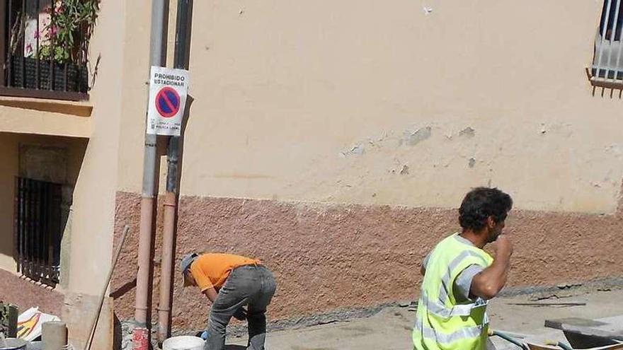 Trabajadores del plan de empleo provincial de años previos.