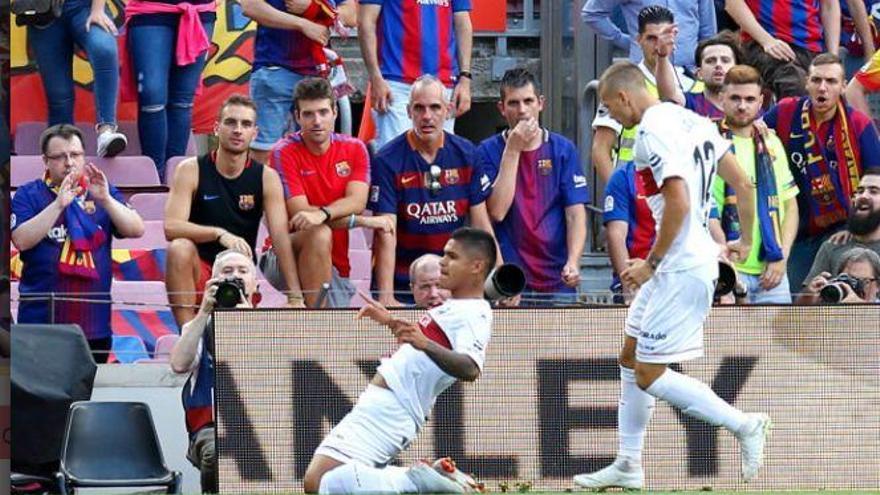 El Huesca cae tiroteado en el Camp Nou