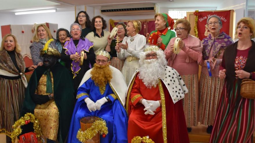 Cuentacuentos a los nietos y visita de los Reyes Magos en el Centro Social de Personas Mayores de Archena